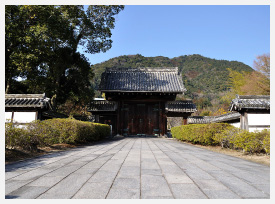 旧山口藩庁門