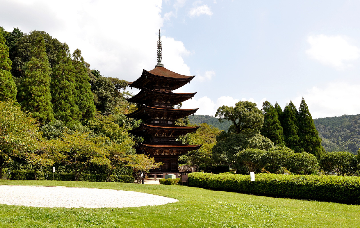 日本三大名塔之一（五重塔）国宝瑠璃光寺五重塔的所在城市