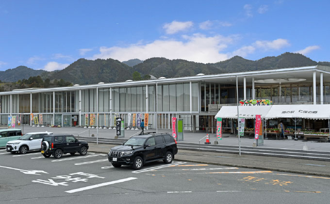 本家山賊鍋仁保道の駅店02