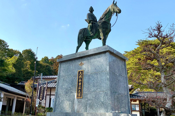 Statue of Ouchi Hiroyo