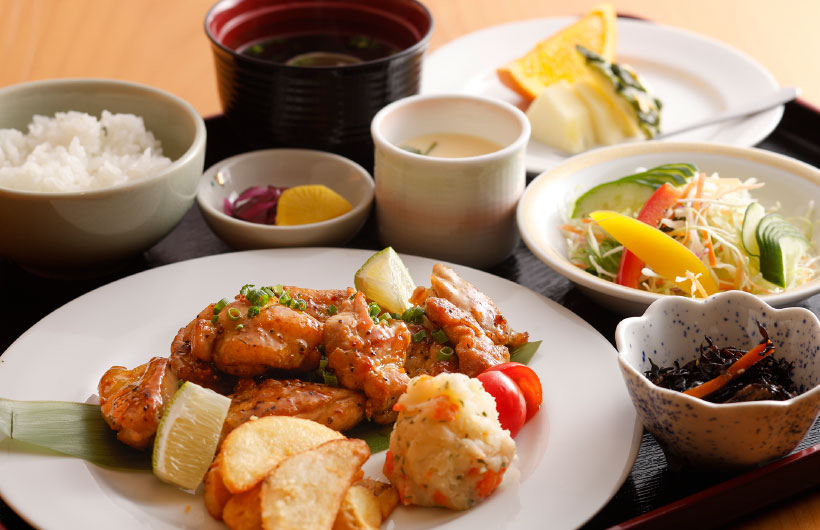 YMfg維新セミナーパーク食堂 ふしの川/長州どりのじゅーじゅーレモングリル