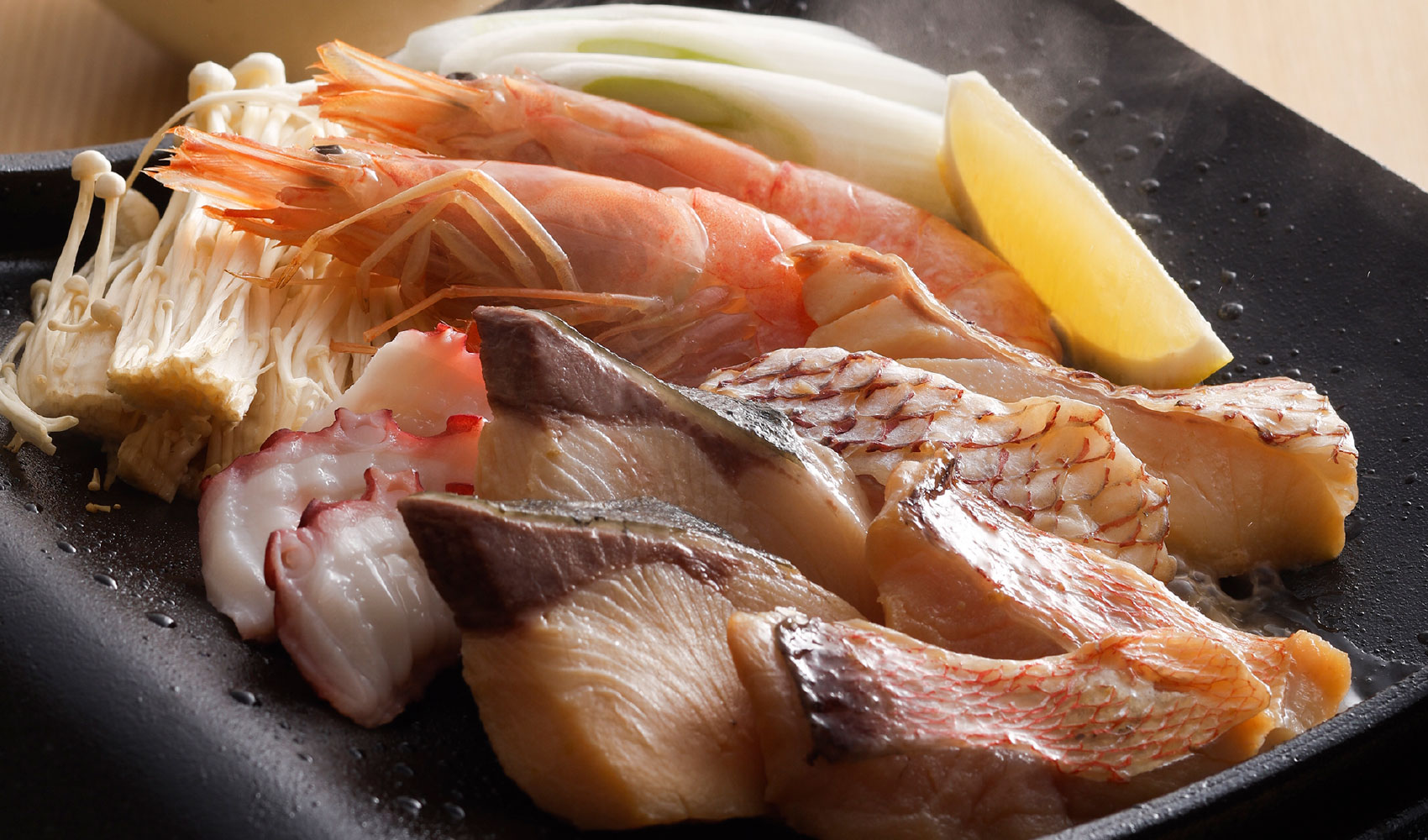 素晴らしきかな人生 山口店・牛串とらまめともつ鍋こ豆 湯田店/美酒海鮮瓦焼き/獺祭と酒盗が香り立つ長州海鮮瓦焼き