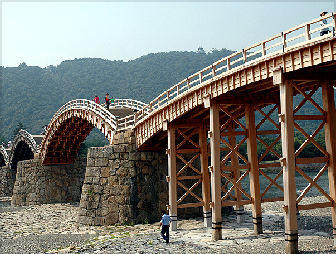 El Puente Kintai, uno de los tres puentes representativos de Japón