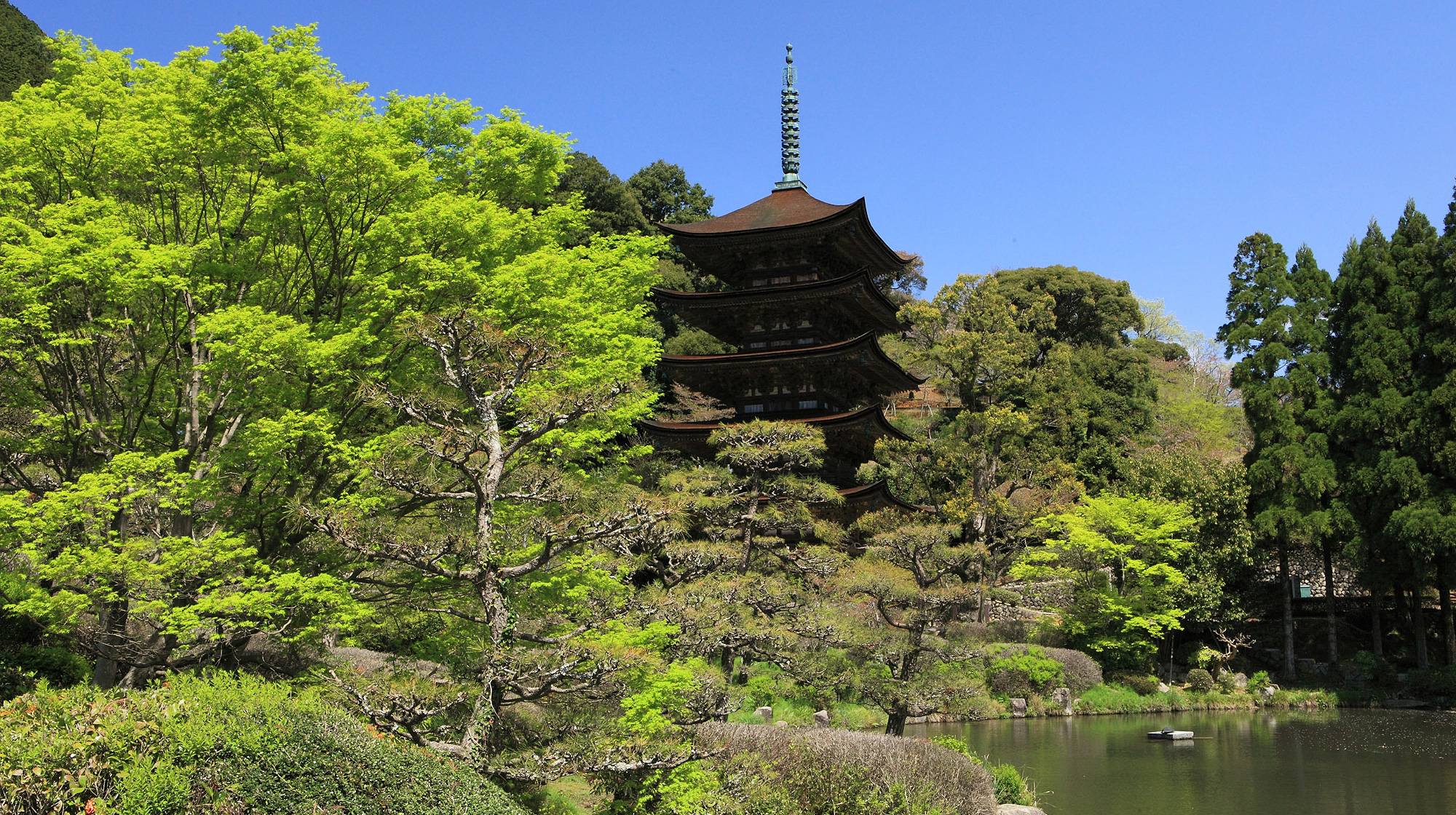 Templo Rurikoji y Pagoda de Cinco Pisos (tesoros nacionales)