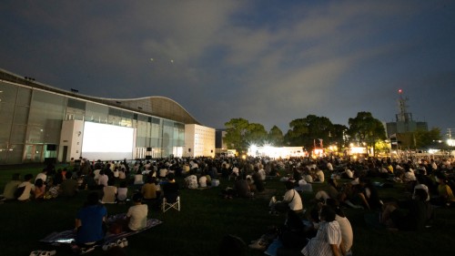 01_「真夏の夜の星空上映会2022」の様子_撮影：谷康弘